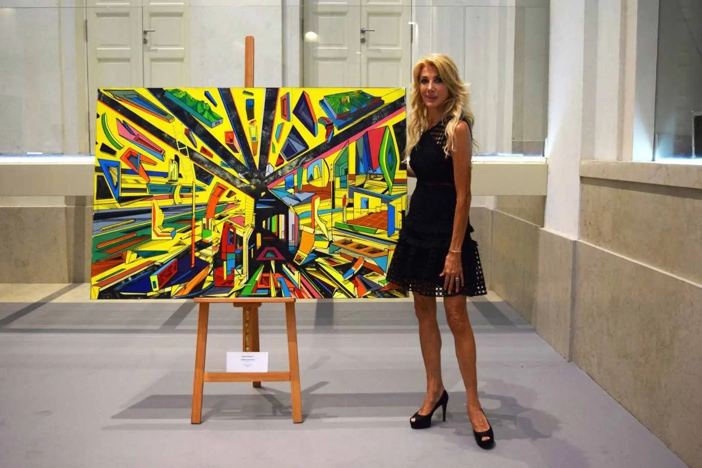 Gabriella Carlucci organizer i director of the Festival, artwork Marko Gavrilovic, Through the passage, acrylic on canvas